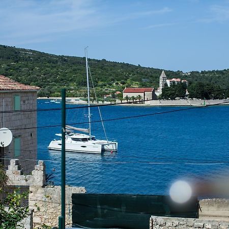 Apartment Jure Vis Bagian luar foto