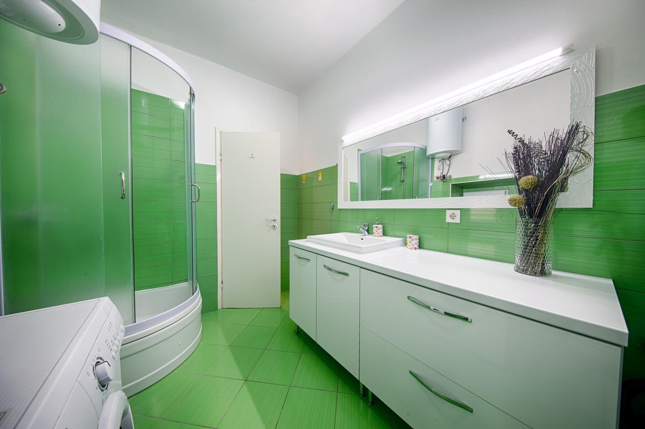 Apartment Jure Vis Bagian luar foto